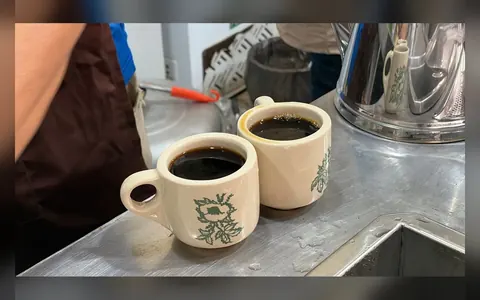 Kopi Hainam: Kenapa Kopi Khas Hainan Ini Punya Penggemar Sendiri